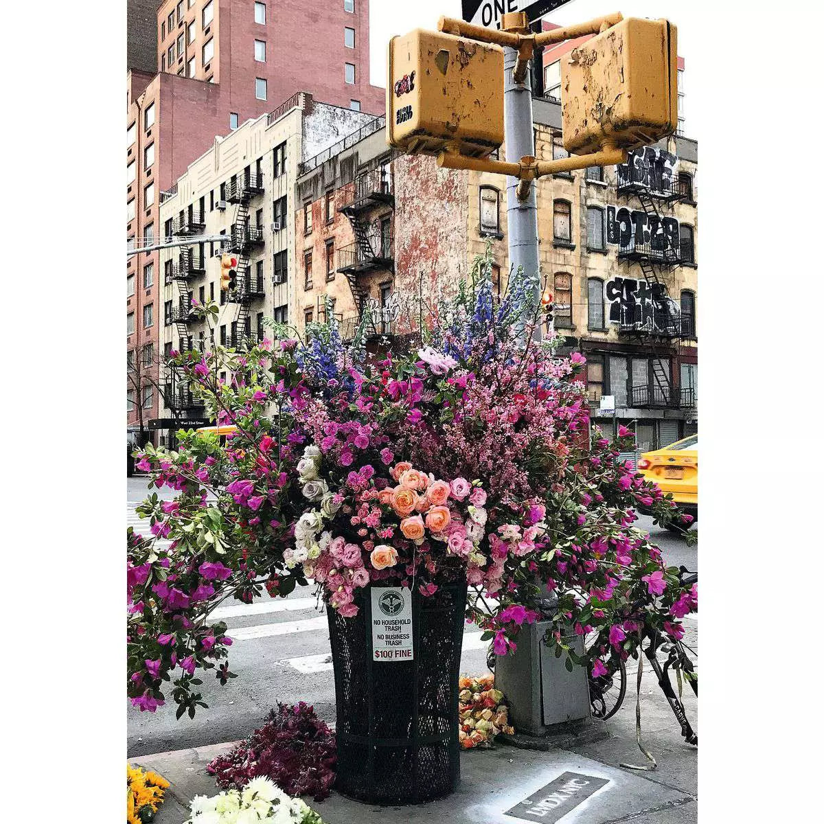Puzzle Moment: Flowers In New York 300 Piece Puzzle