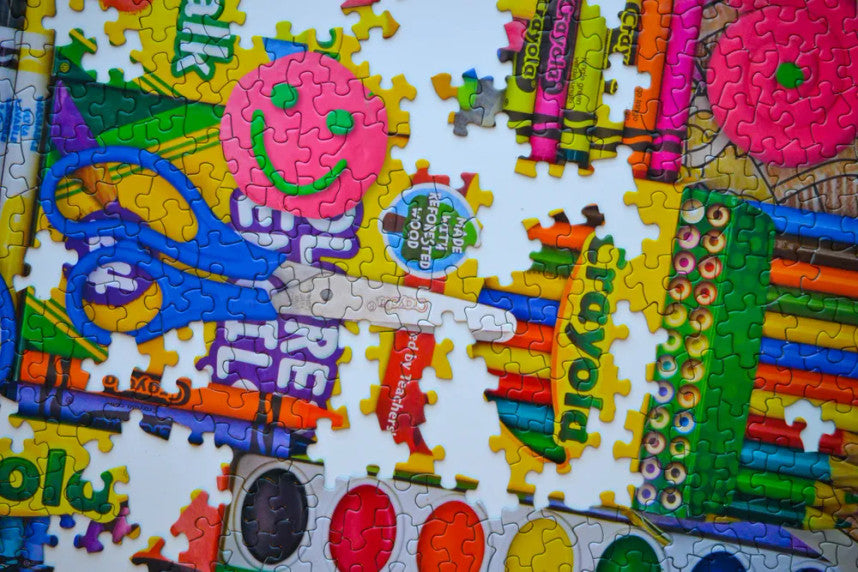 Crayola Artist's Table 1000 Piece Puzzle