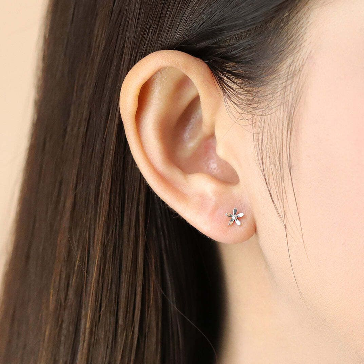 BOMA Flower Studs