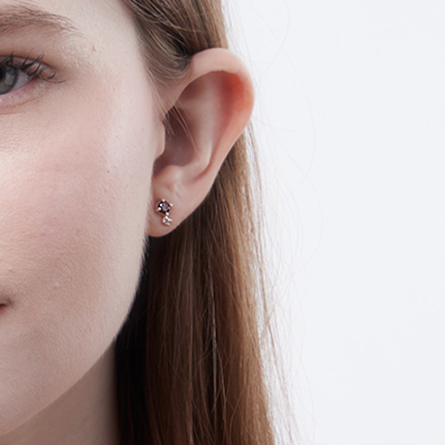 BOMA Aria Round Gemstone Studs - Garnet with White Topaz