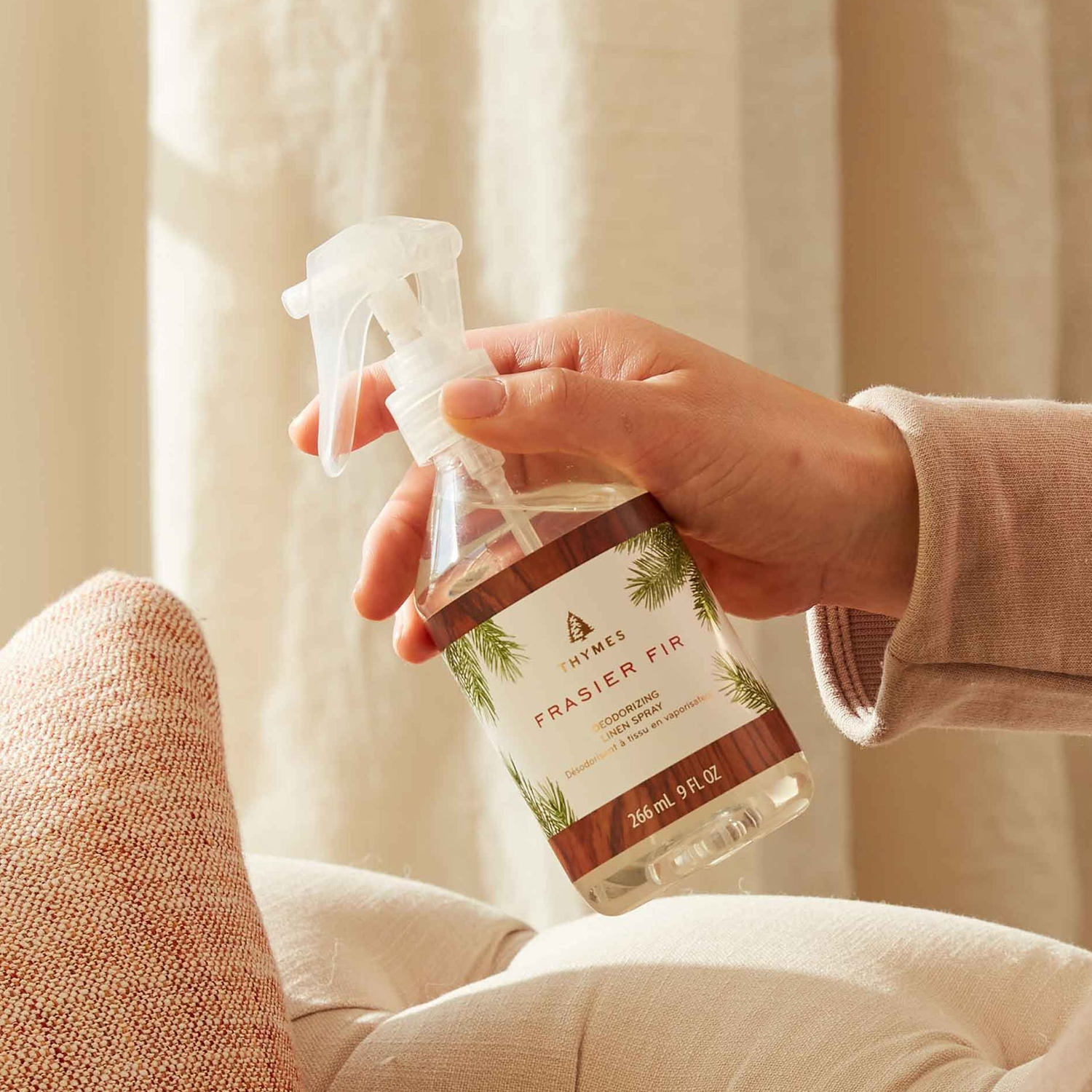 THYMES Frasier Fir Deodorizing Linen Spray