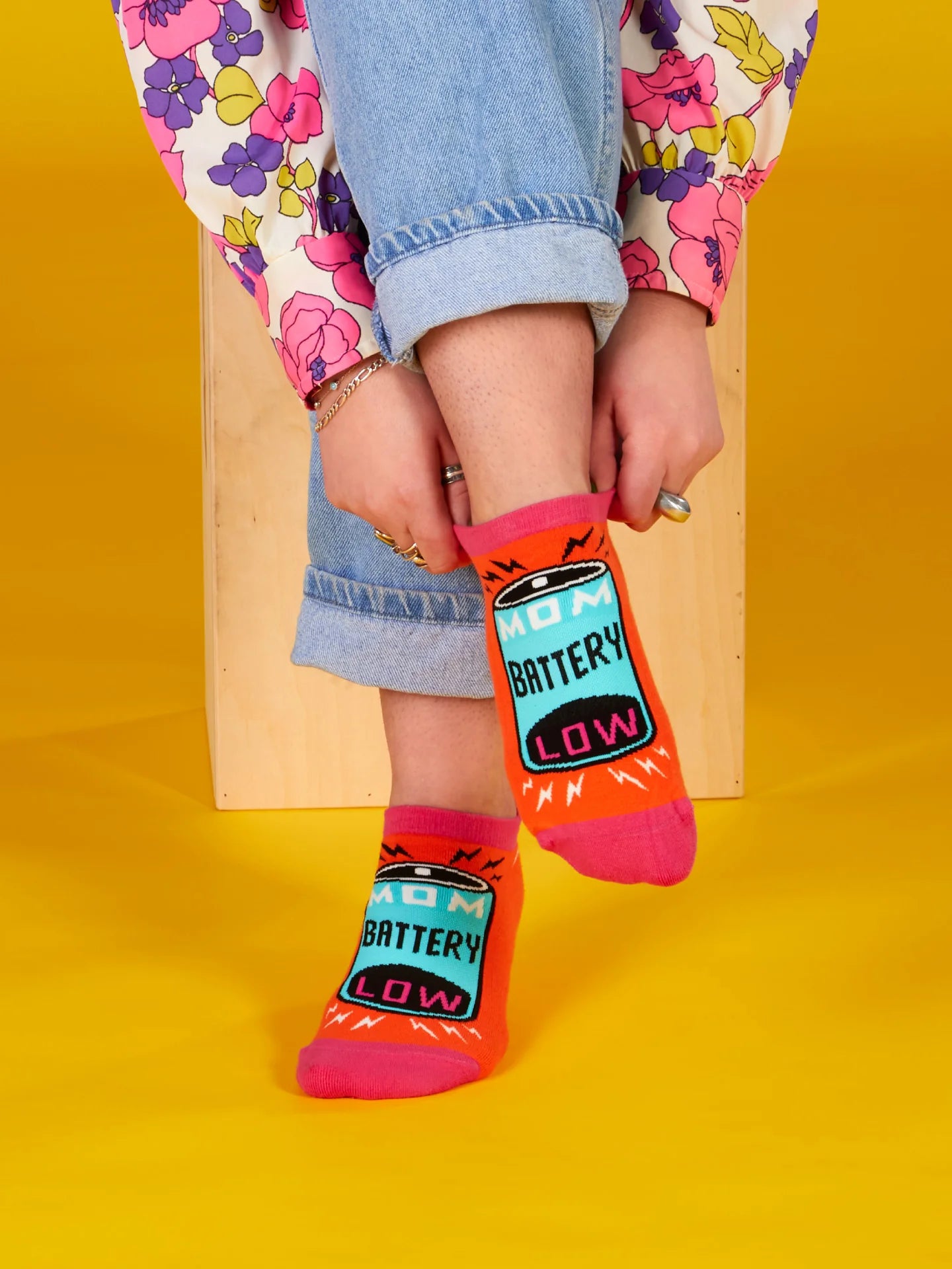 BLUQ Mom Battery Low Sneaker Socks (L/XL)