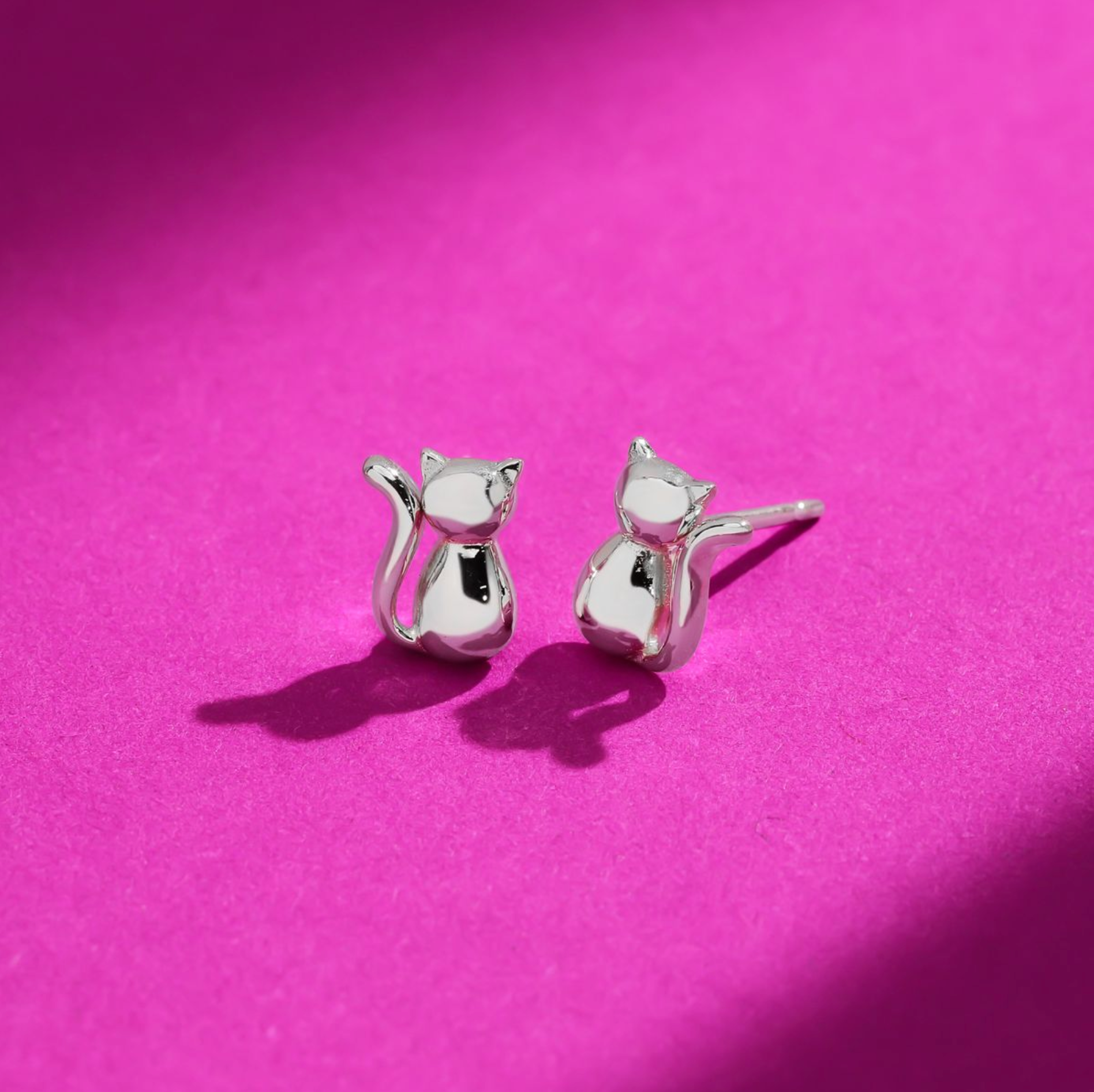 BOMA Minimal Cat Earring Studs
