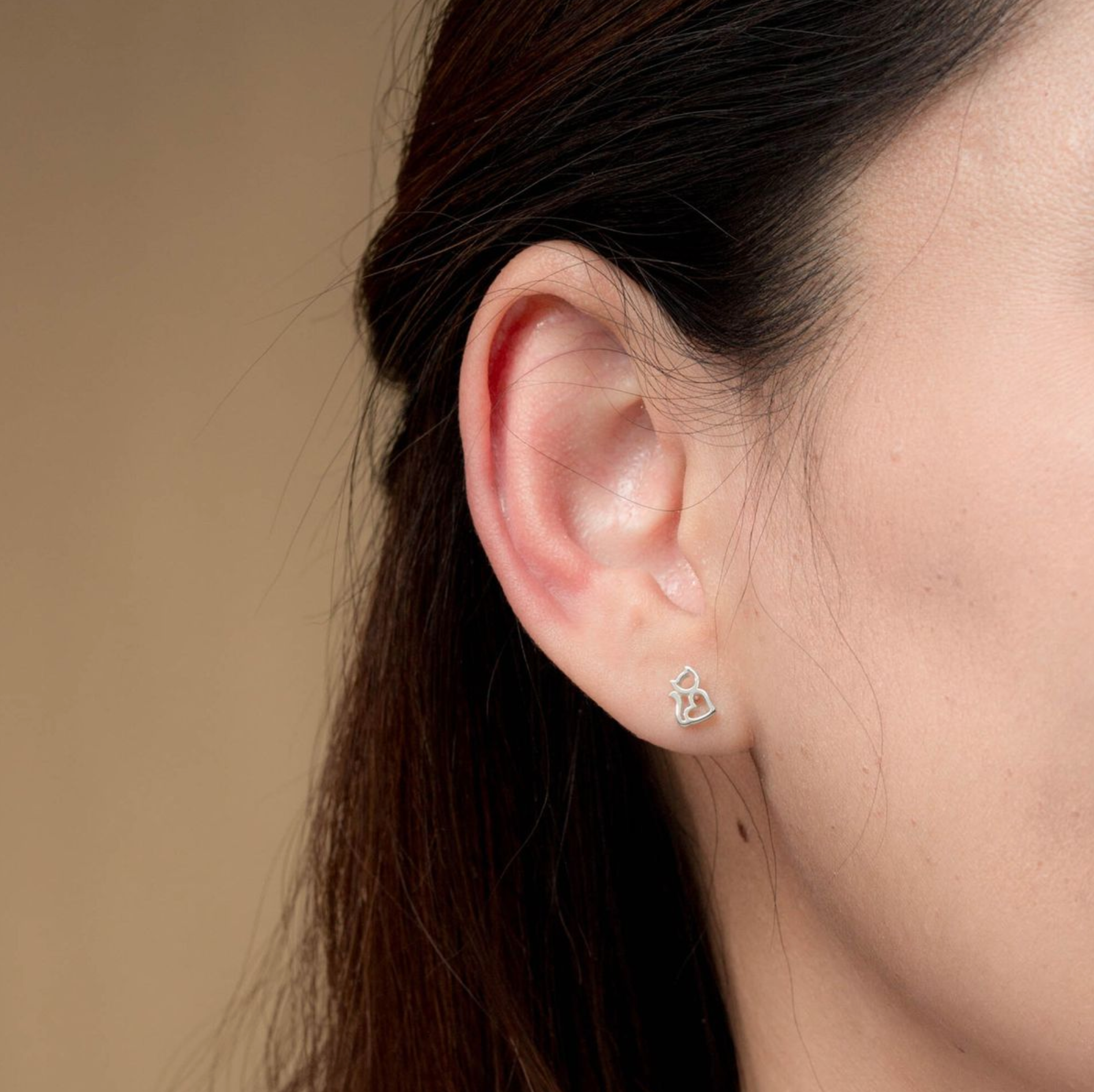 BOMA Heart-Shaped Cat Earring Studs