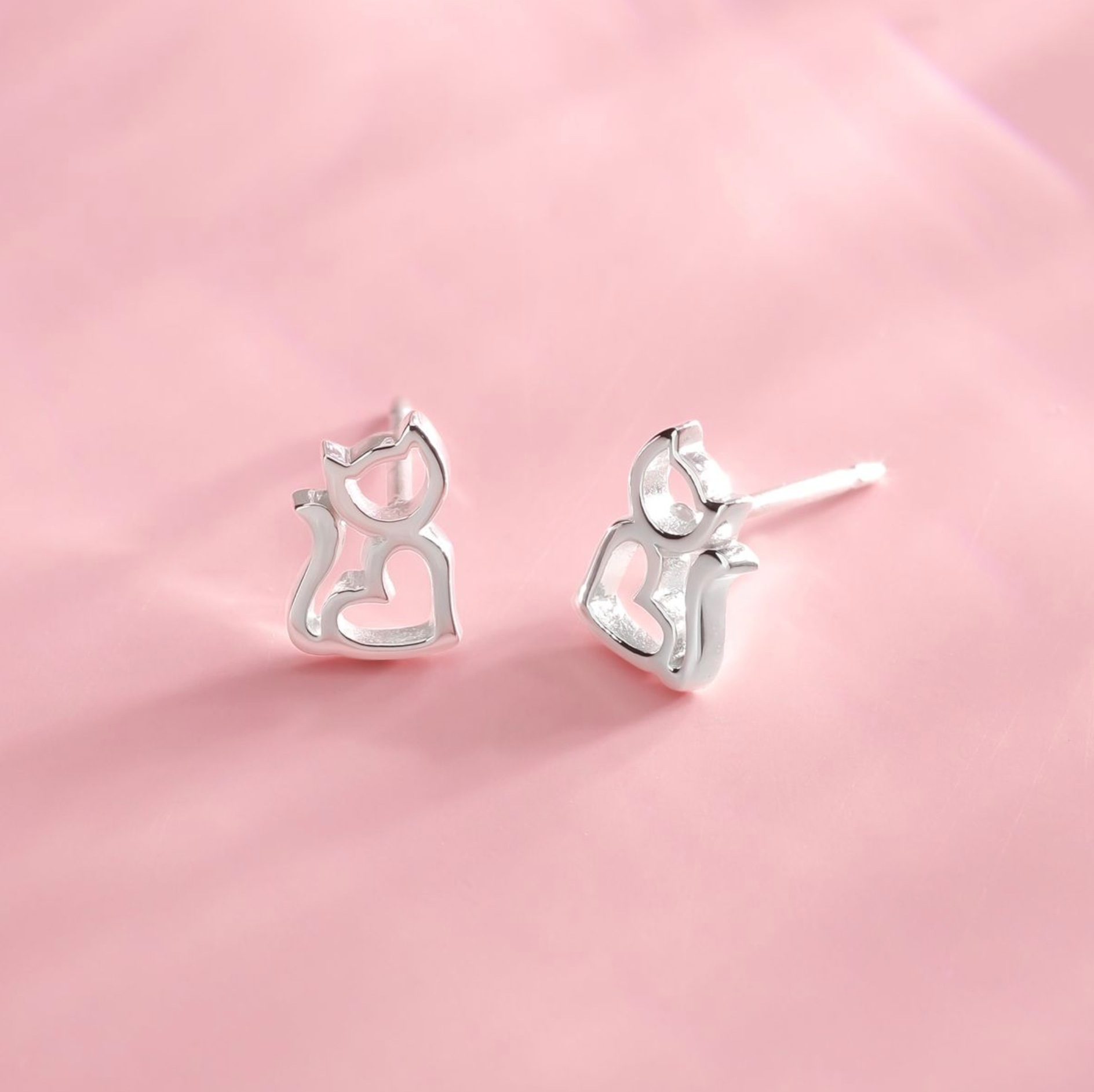 BOMA Heart-Shaped Cat Earring Studs