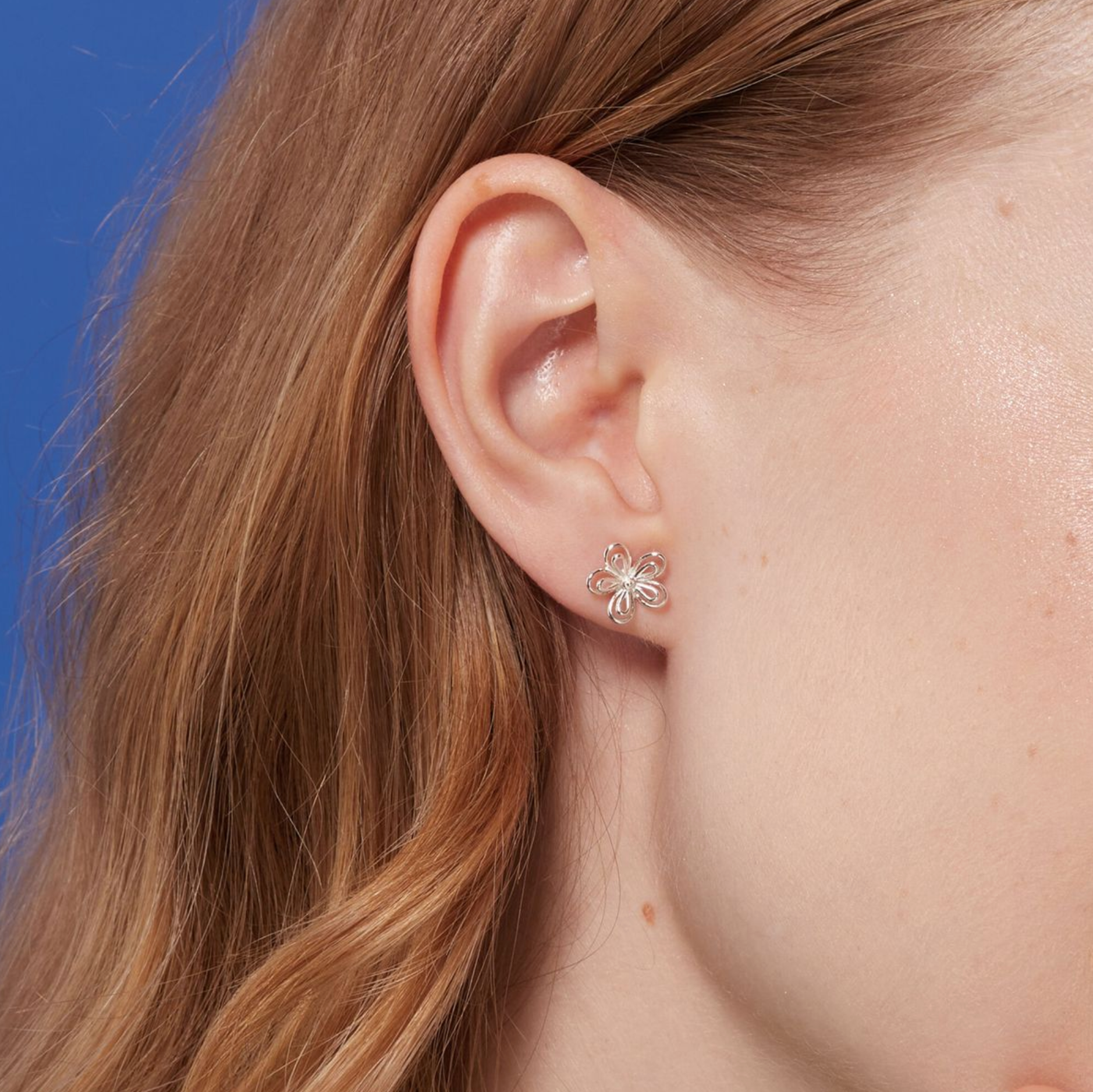 BOMA Outline Daisy Earring Studs