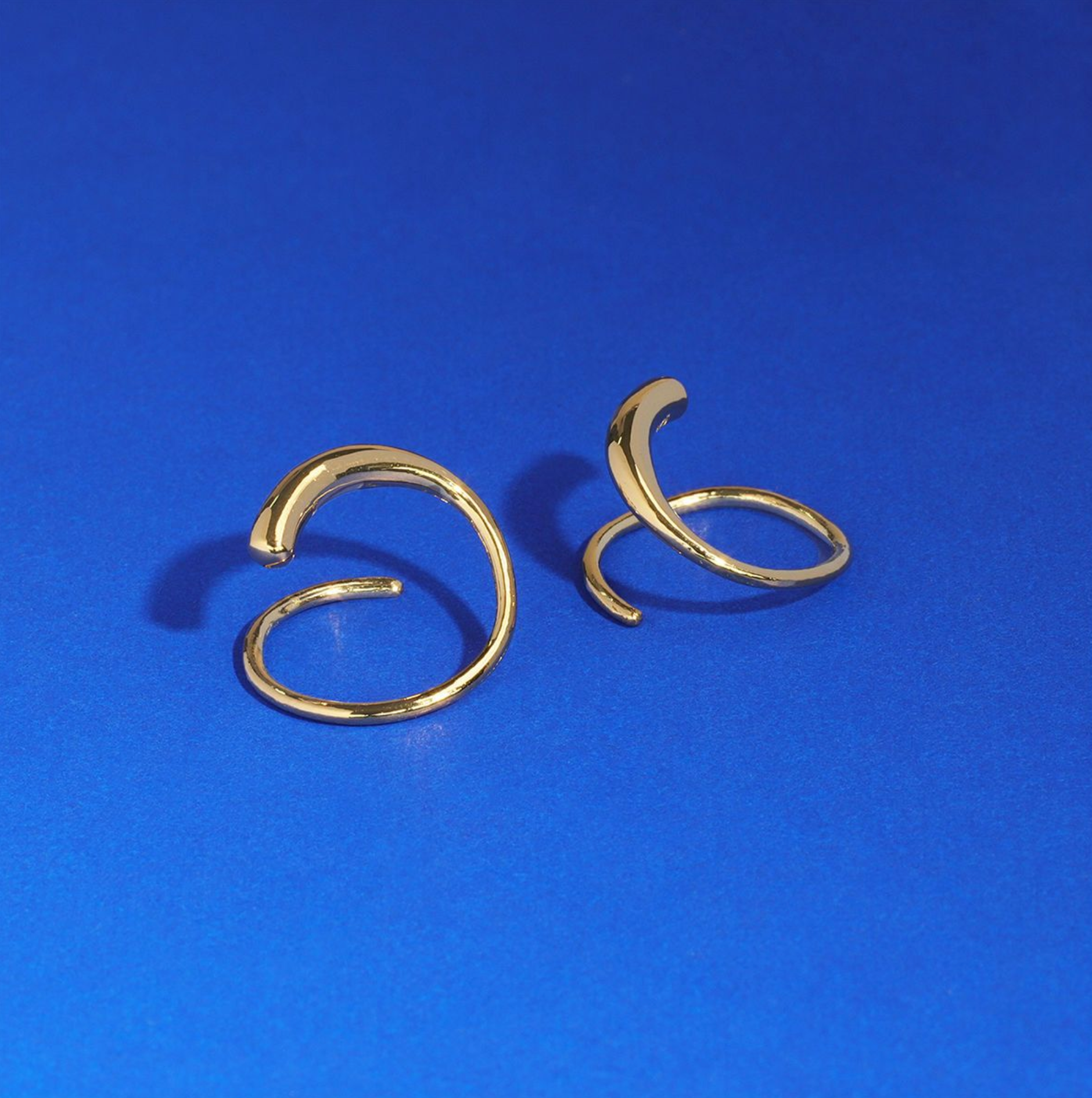 BOMA Minimalist Wrap Pull Through Hoops - Gold