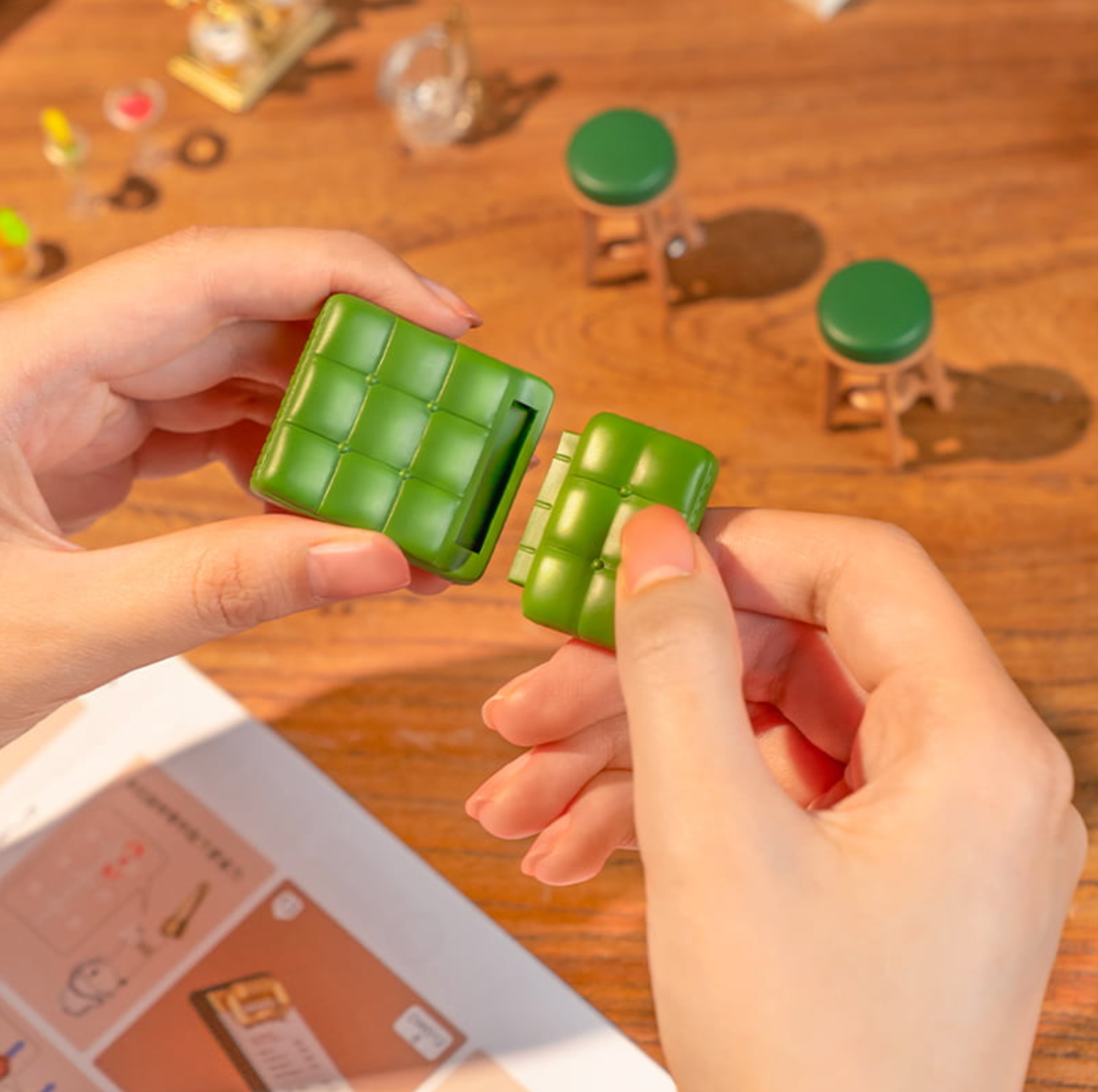 ROBOTIME Leisurely Cheers Bar DIY Miniature House - Super Creator