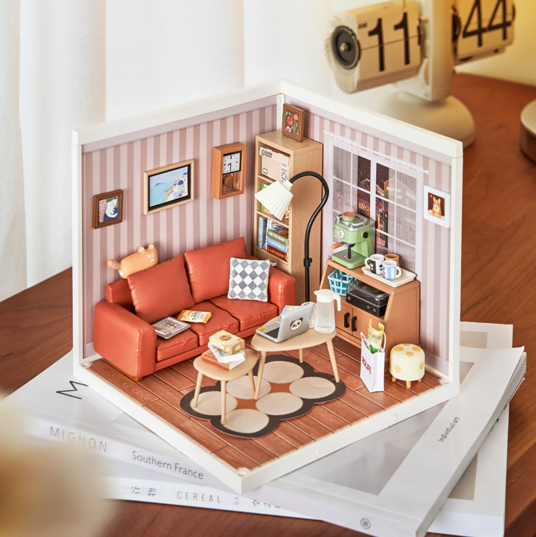 ROBOTIME Cozy Living Lounge Super Creator Miniature House - Super Creator