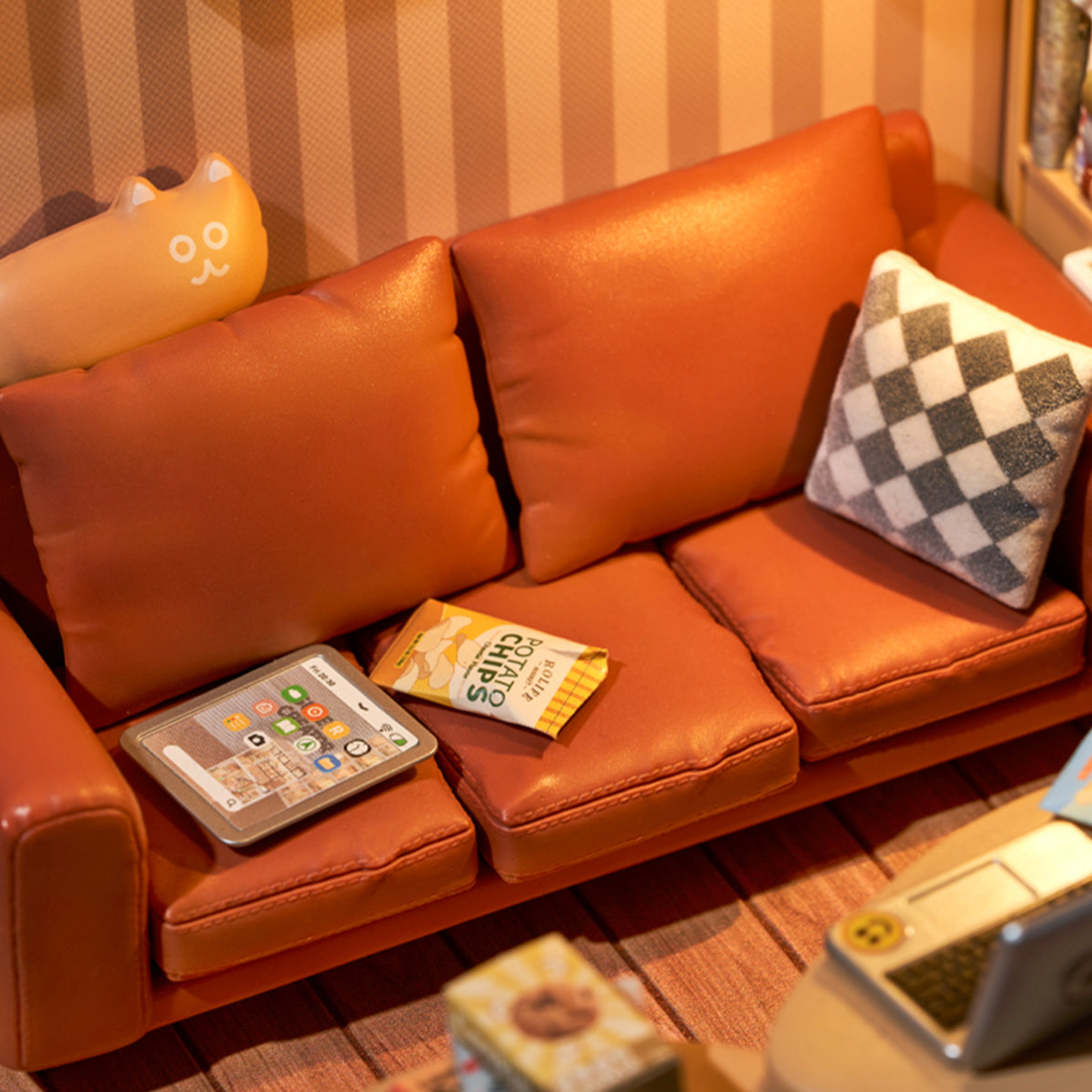 ROBOTIME Cozy Living Lounge Super Creator Miniature House - Super Creator