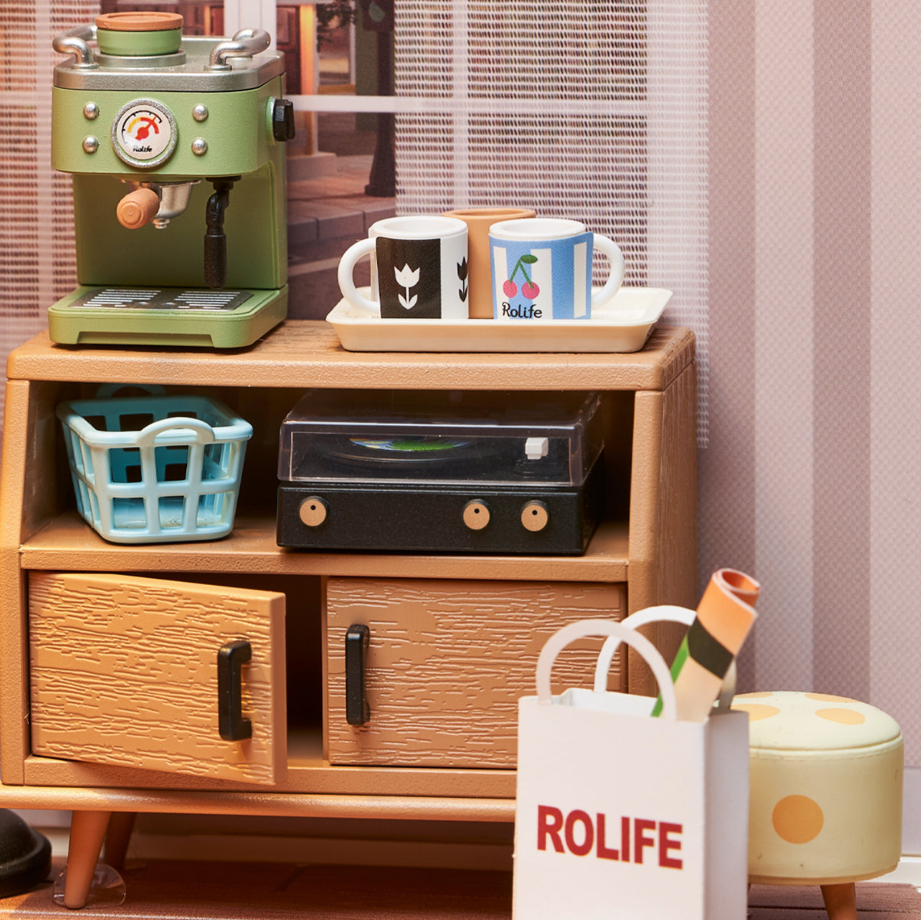 ROBOTIME Cozy Living Lounge Super Creator Miniature House - Super Creator