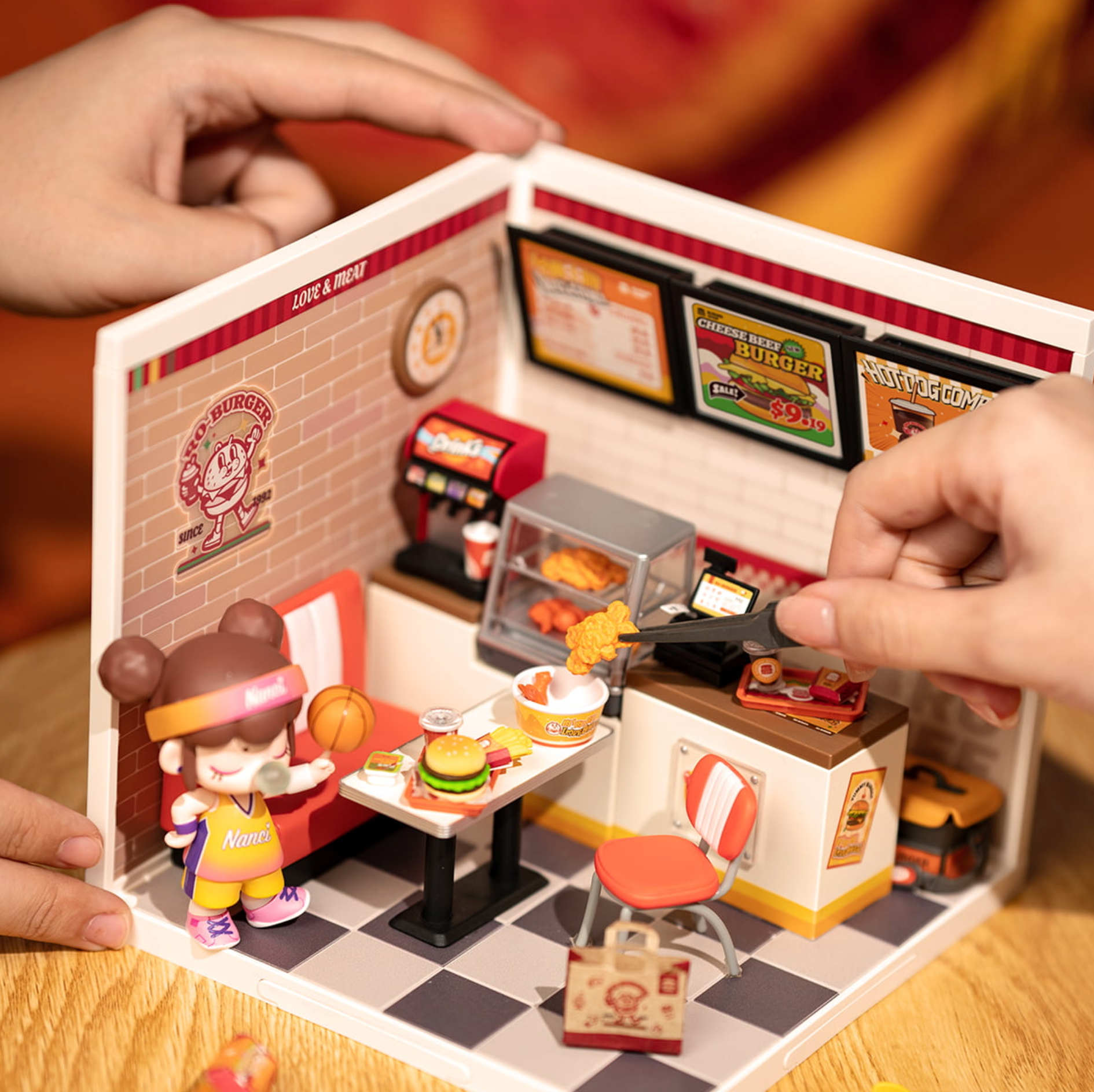 ROBOTIME Yum Yum Burgers DIY Miniature House - Super Creator