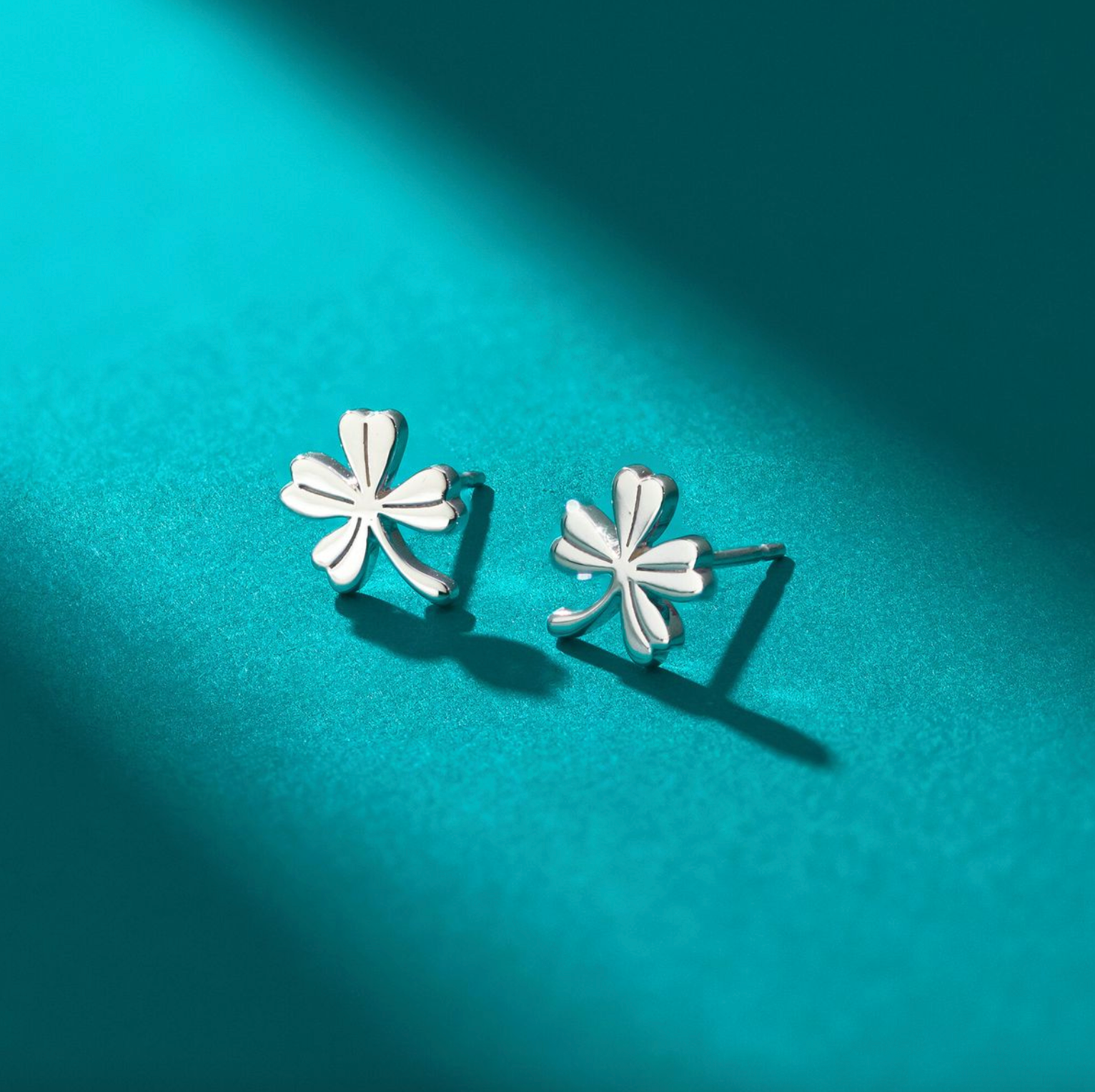BOMA Dainty Lucky Four-Leaf Clover Studs