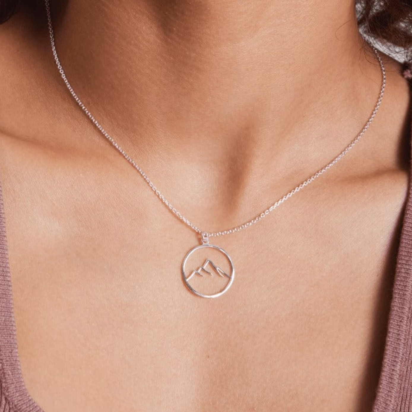 BOMA Round Mountain Outline Necklace