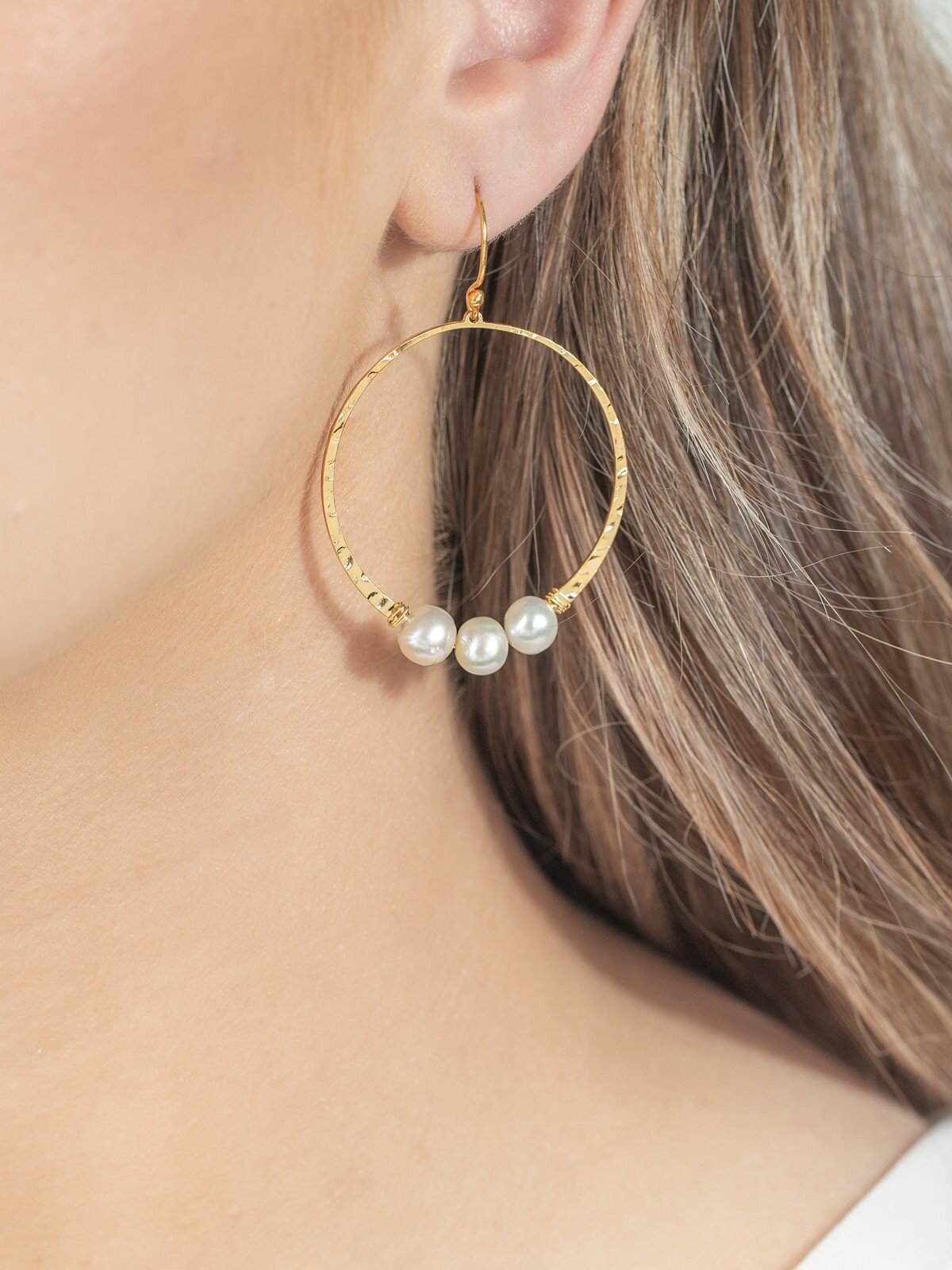 Holly Yashi Full Moon Pearl Earrings - White    