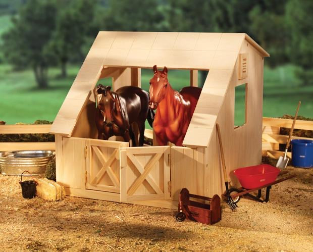 Breyer Traditionals - Wood Stable    